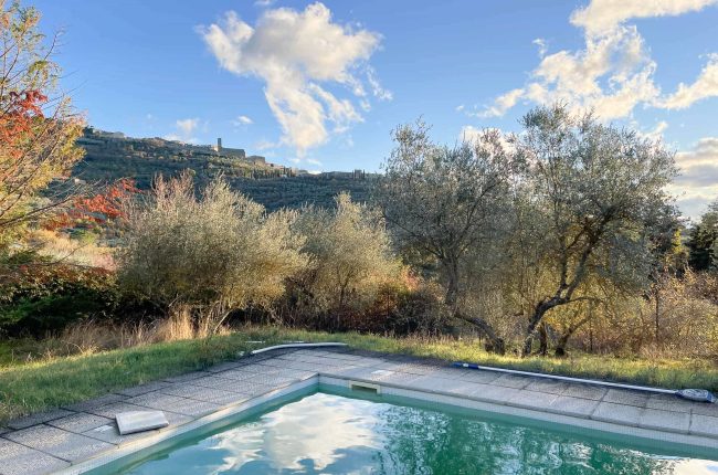 Independent panoramic house with swimming pool