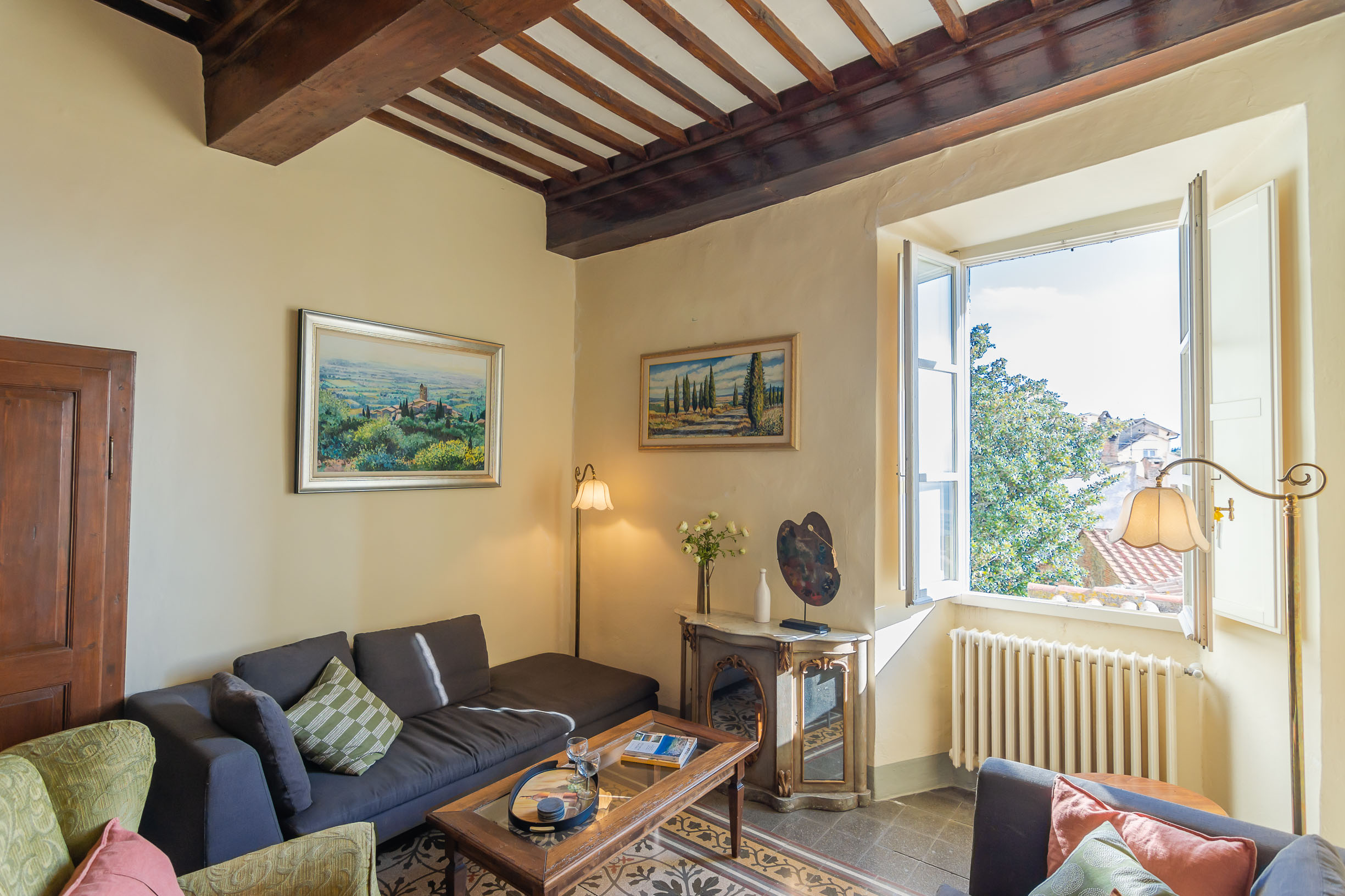 Elegant apartment in the heart of the historical center of Cortona