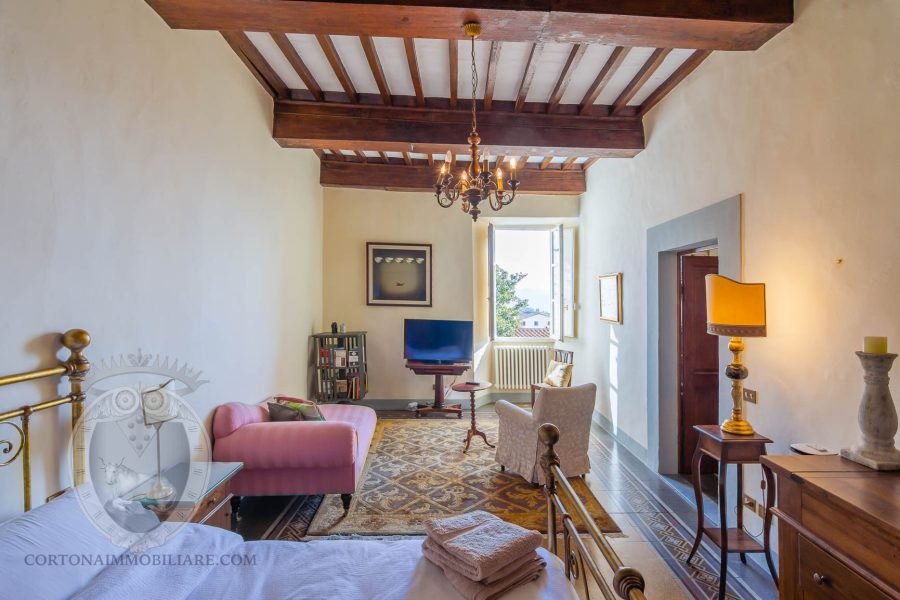 Elegant apartment in the heart of the historical center of Cortona