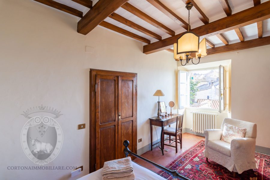 Elegant apartment in the heart of the historical center of Cortona