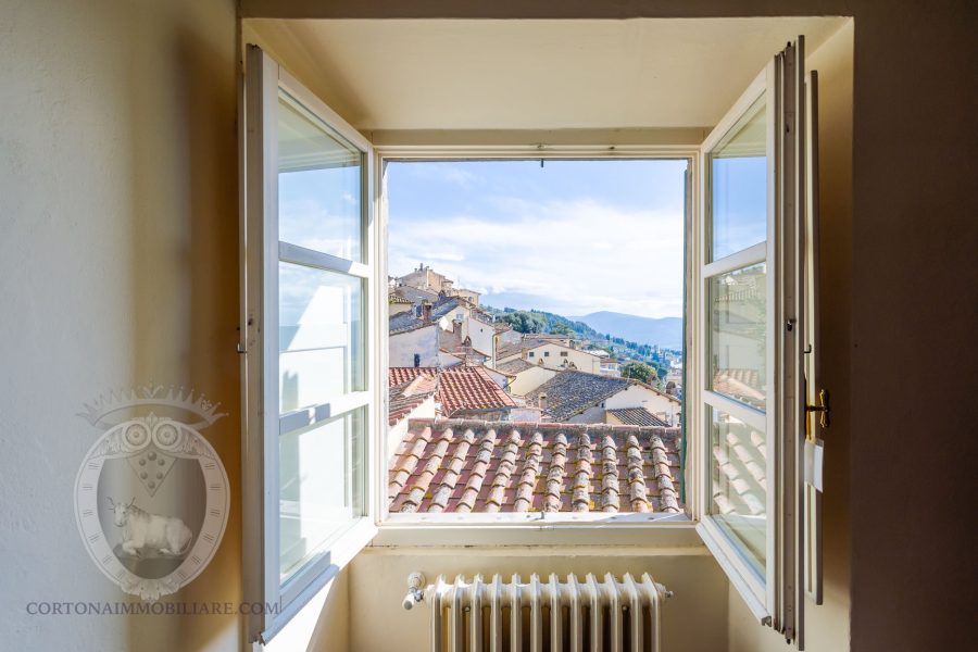 Elegant apartment in the heart of the historical center of Cortona