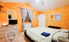 Casa indipendente con 3 camere e 2 bagni