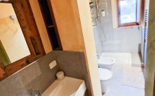 Casa indipendente con 3 camere e 2 bagni