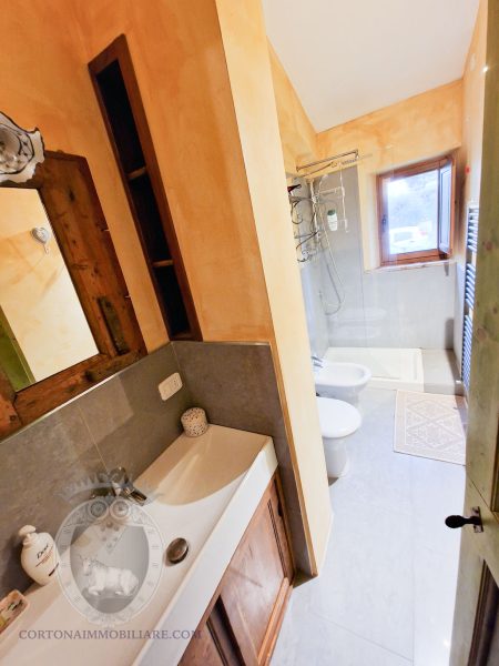 Casa indipendente con 3 camere e 2 bagni