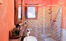 Casa indipendente con 3 camere e 2 bagni