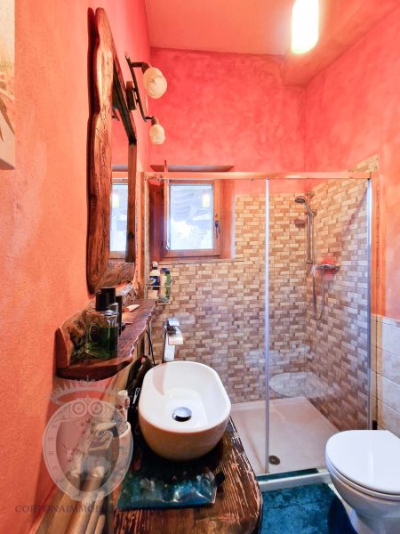 Casa indipendente con 3 camere e 2 bagni