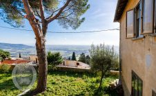 Panoramic apartment in Cortona