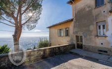 Panoramic apartment in Cortona