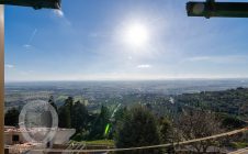 Panoramic apartment in Cortona