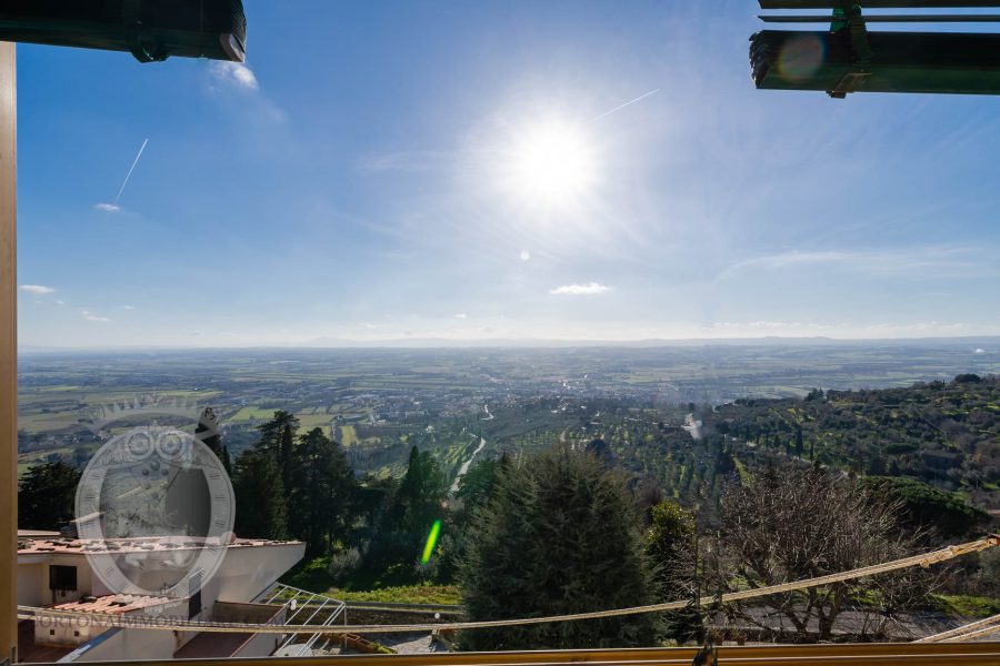 Panoramic apartment in Cortona