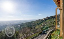 Panoramic apartment in Cortona