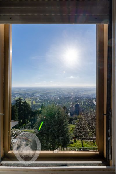 Panoramic apartment in Cortona