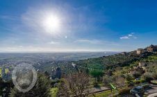 Panoramic apartment in Cortona