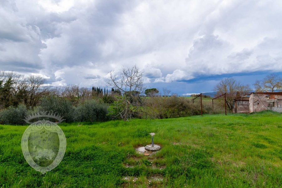 Colonica tra Cortona e Montepulciano