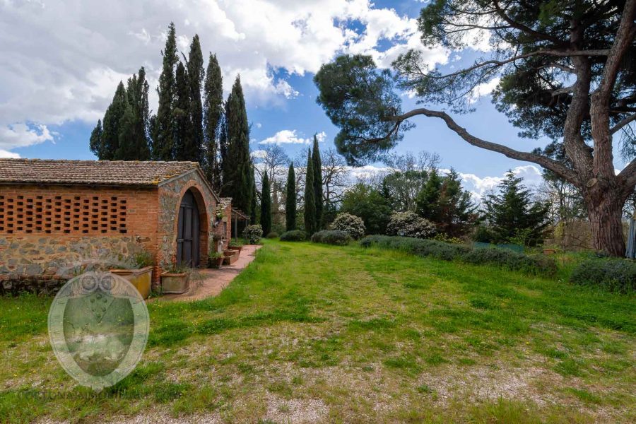 Farmhouse between Cortona and Montepulciano