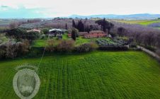 Colonica tra Cortona e Montepulciano