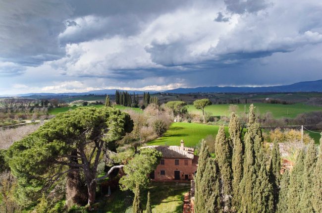 Colonica tra Cortona e Montepulciano