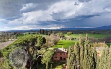 Colonica tra Cortona e Montepulciano