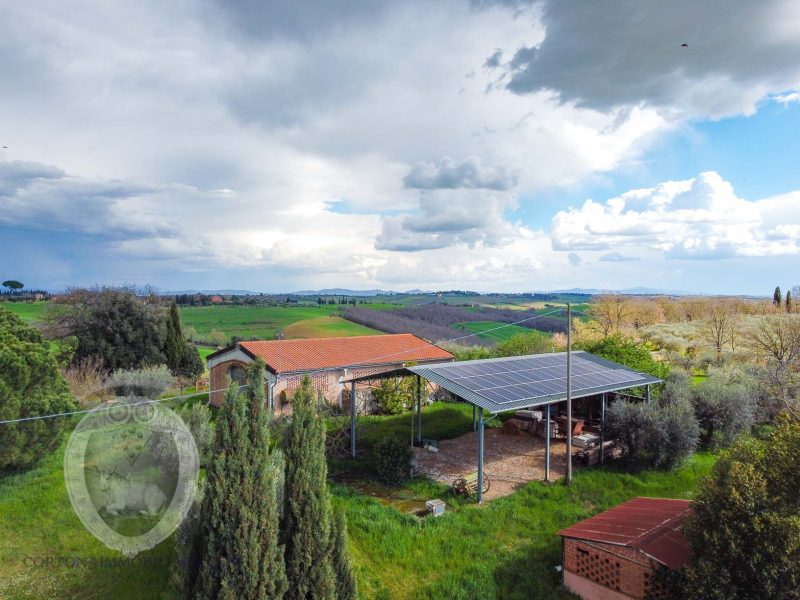 Colonica tra Cortona e Montepulciano