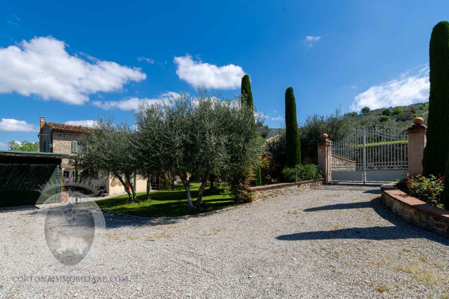 Casa colonica ristrutturata a due passi dal castello di Montecchio