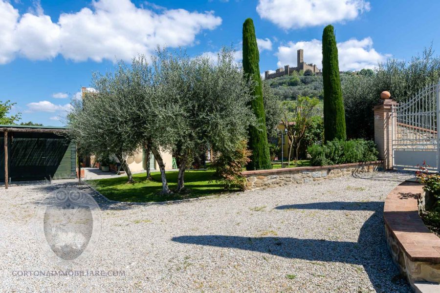 Casa colonica ristrutturata a due passi dal castello di Montecchio