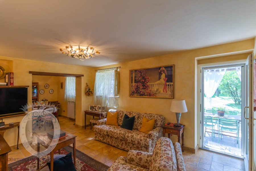 Renovated farmhouse a stone's throw from the castle of Montecchio