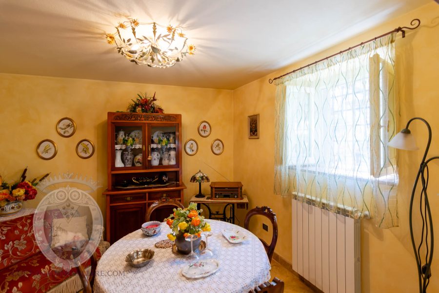 Renovated farmhouse a stone's throw from the castle of Montecchio