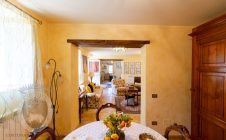 Renovated farmhouse a stone's throw from the castle of Montecchio