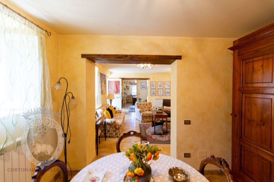 Renovated farmhouse a stone's throw from the castle of Montecchio