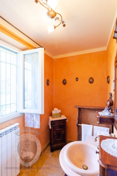 Renovated farmhouse a stone's throw from the castle of Montecchio