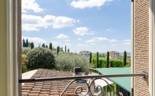 Renovated farmhouse a stone's throw from the castle of Montecchio