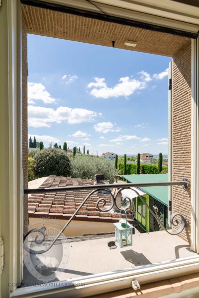 Renovated farmhouse a stone's throw from the castle of Montecchio