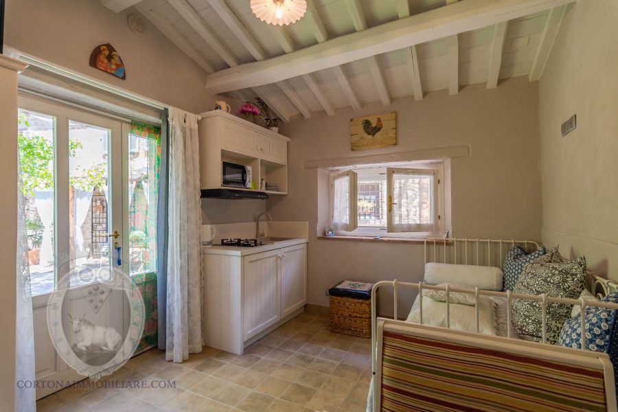 Renovated farmhouse a stone's throw from the castle of Montecchio