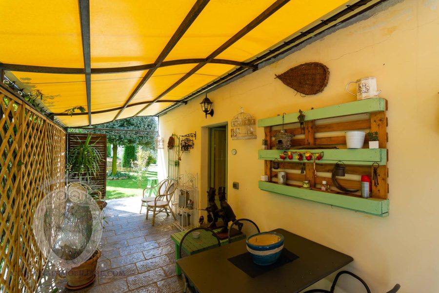 Renovated farmhouse a stone's throw from the castle of Montecchio