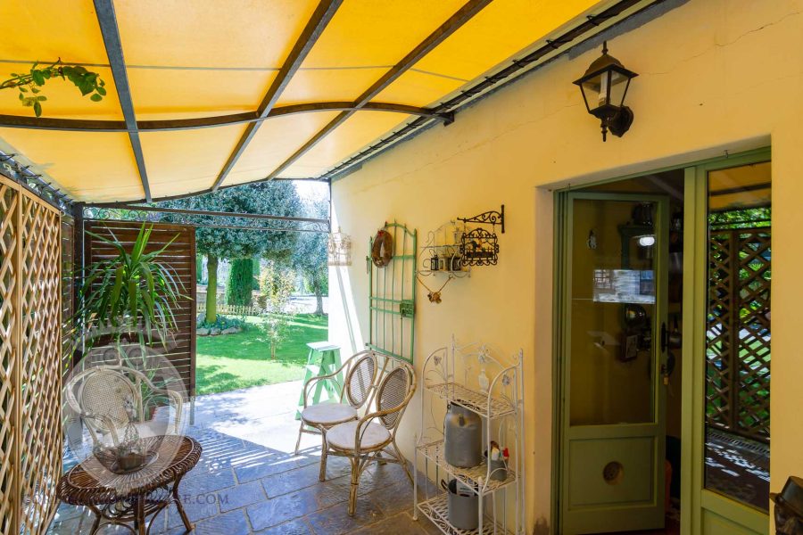 Renovated farmhouse a stone's throw from the castle of Montecchio