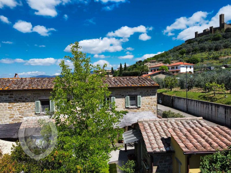 Casa colonica ristrutturata a due passi dal castello di Montecchio