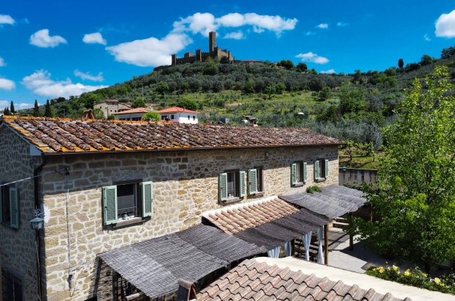 Renovated farmhouse a stone's throw from the castle of Montecchio