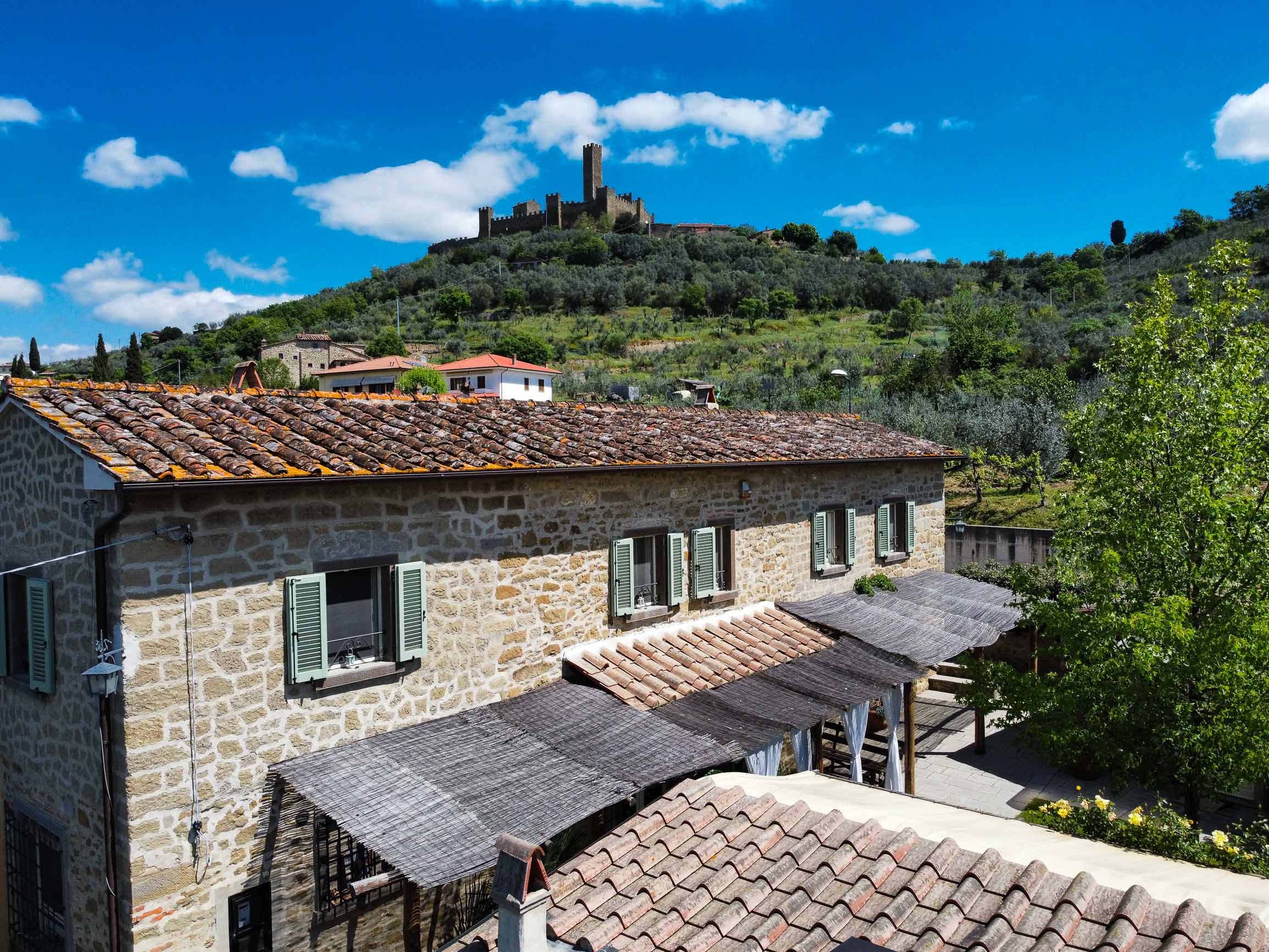 Renovated farmhouse a stone's throw from the castle of Montecchio