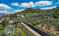 Casa colonica ristrutturata a due passi dal castello di Montecchio