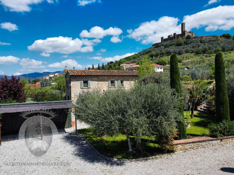 Casa colonica ristrutturata a due passi dal castello di Montecchio