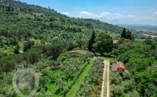 Stone villa a stone's throw from Cortona