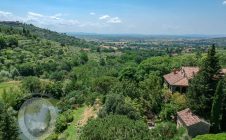 Stone villa a stone's throw from Cortona