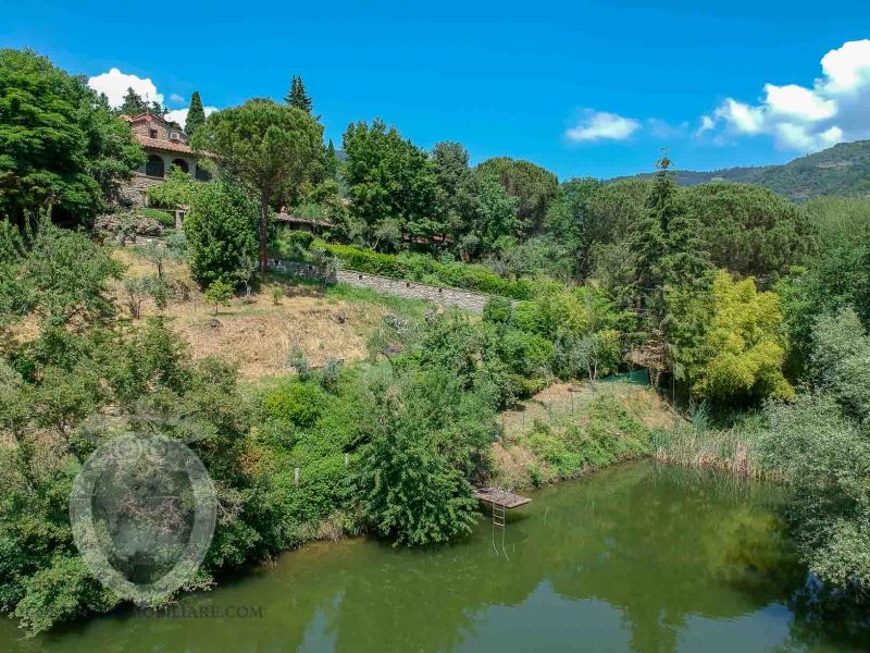 Stone villa a stone's throw from Cortona