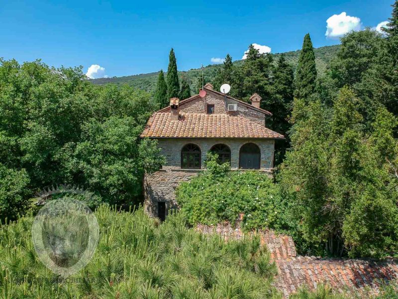 Stone villa a stone's throw from Cortona