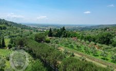 Stone villa a stone's throw from Cortona