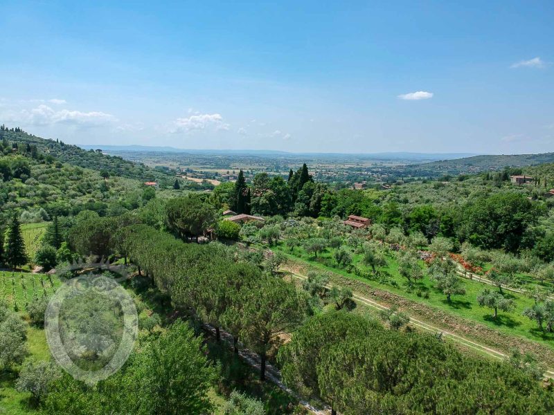 Stone villa a stone's throw from Cortona