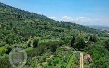 Stone villa a stone's throw from Cortona