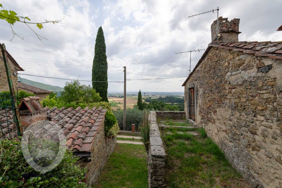 Charming cottage to be renovated