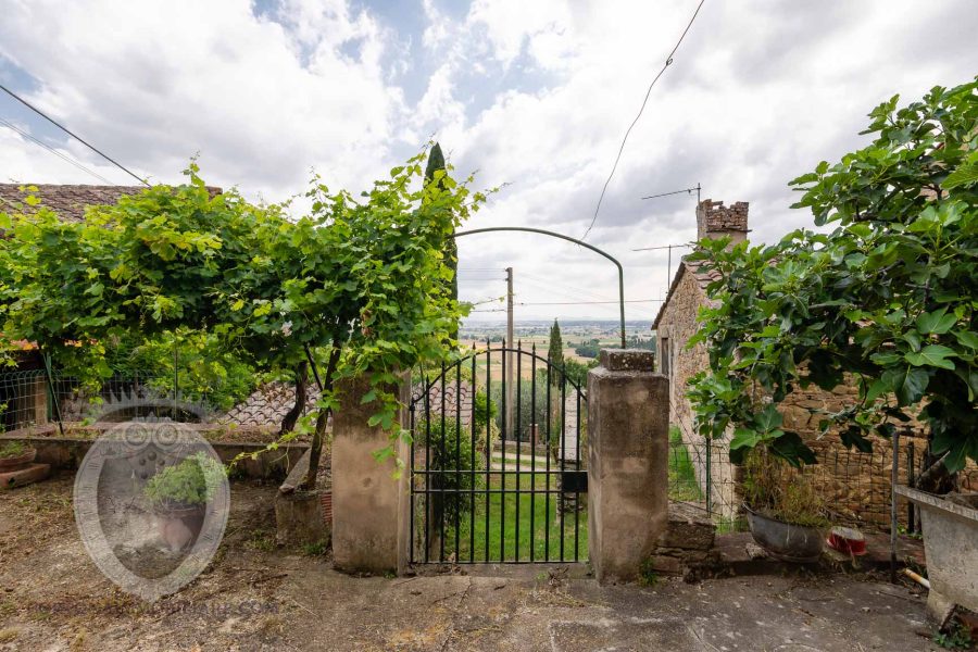 Charming cottage to be renovated