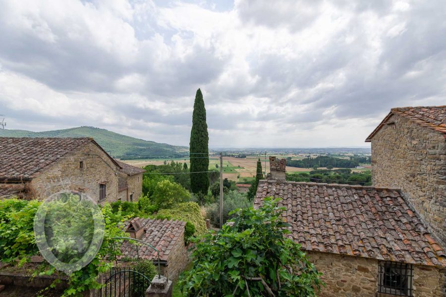 Charming cottage to be renovated